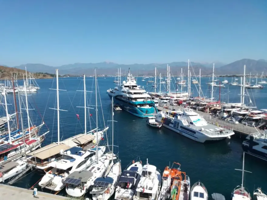 Hintli milyarderin 86metrelik mega yatına Fethiye’de 260 ton yakıt ikmali 