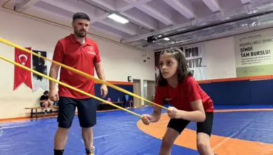 Henüz 10 yaşındaki güreşçi Burçak Asel Çakır, rakip tanımıyor: "Hedefim olimpiyat madalyası"