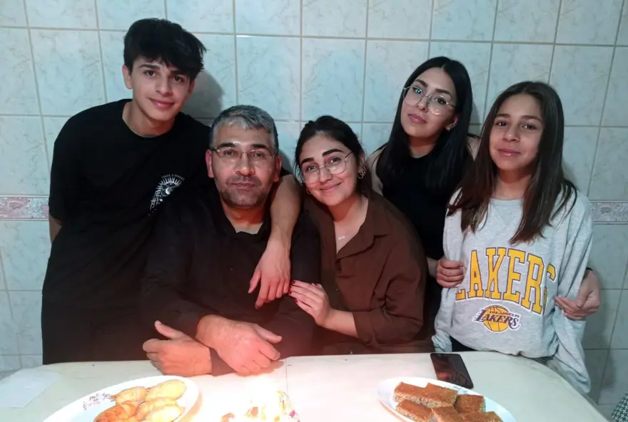 ‘SOKAĞA GİRDİĞİMDE ENKAZ ÖNÜNDE FERYAT KOPUYORDU’ 6