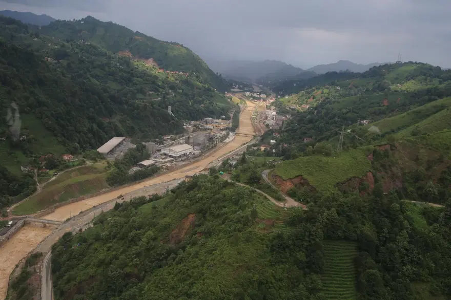 Rize'deki sel felaketinin hasarı gün ağarınca ortaya çıktı 20 Rize'deki sel felaketinin hasarı gün ağarınca ortaya çıktı 20