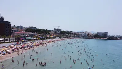 Aydın'ın turistik ilçelerinde bayram yoğunluğu yaşanıyor