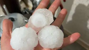 Diyarbakır'da ceviz büyüklüğünde dolu yağdı