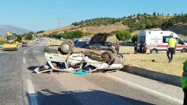 Manisa'da kavşakta kaza: Ölü ve yaralılar var