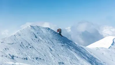 Everest'te tarihe geçti: "Gökyüzü bile sınır değil"