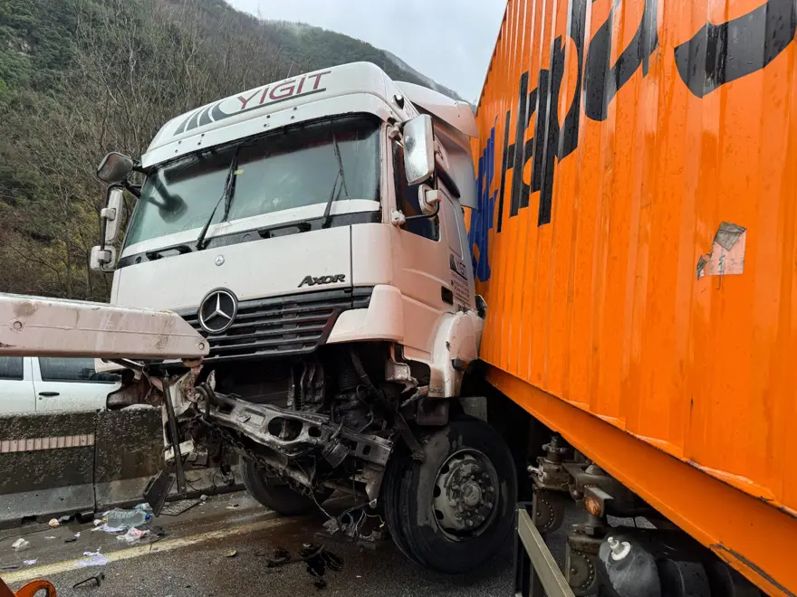 Sakarya-Bilecik kara yolunda TIR kazası 7