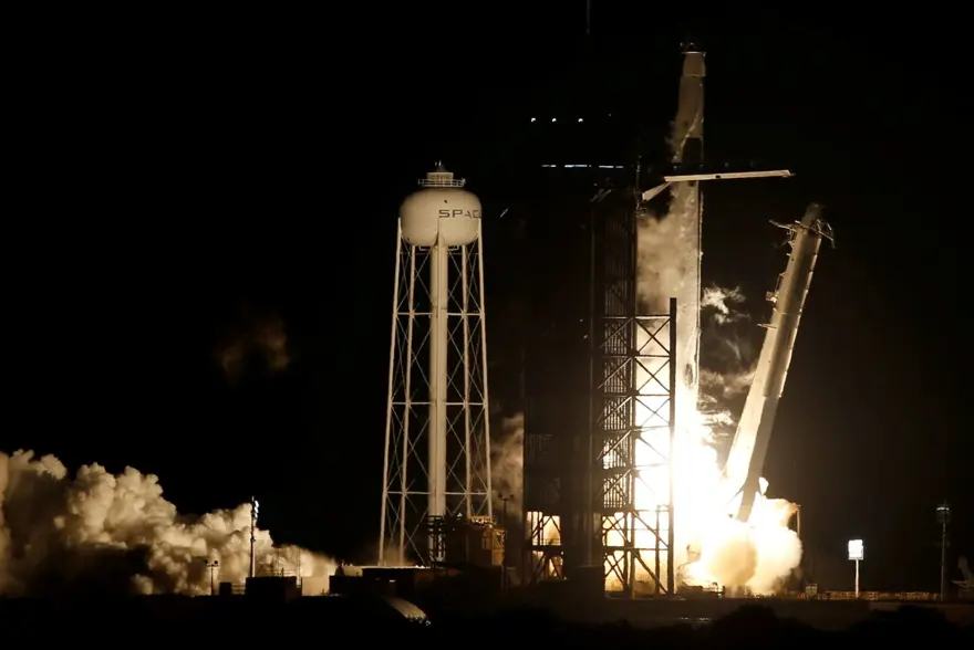 SpaceX ve NASA'dan uzaya ilk "operasyonel" mürettebatlı uçuş 11
