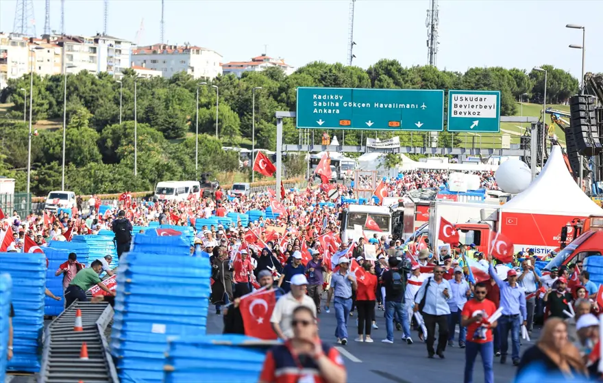 Köprüde Milli Birlik Yürüyüşü 9 Köprüde Milli Birlik Yürüyüşü 9
