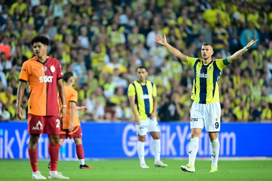 Fenerbahçe Galatasaray derbisi dünya basınında! "Osimhen, Mourinho'yu nakavt etti" 5