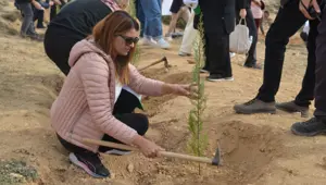 Yangın şehitleri için fidan dikildi