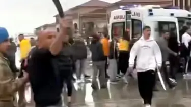 Holiganlardan kılıçlı bıçaklı kavga! 8 kişi yaralandı, 11 şüpheli gözaltında