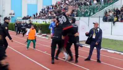 Şampiyonluk maçında tekmeli, yumruklu kavga: 9 kırmızı, 16 sarı kart