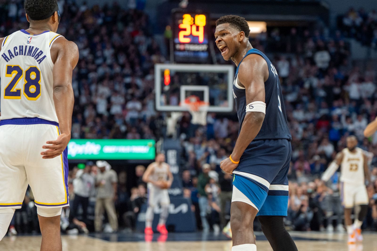 Minnesota Timberwolves, Lakers'ı yine yendi ve seri 3-1'e geldi