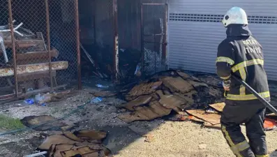 Hatay'da ayakkabı imalathanesinde yangın