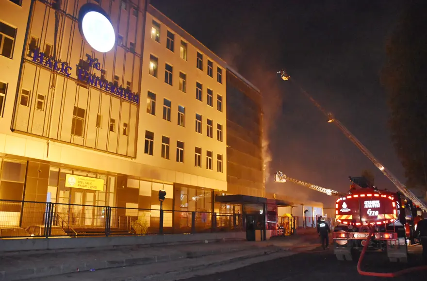 Haliç Üniversitesi'nde yangın 1 Haliç Üniversitesi'nde yangın 1