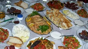 Sahur ve iftarda nasıl beslenmeli?
