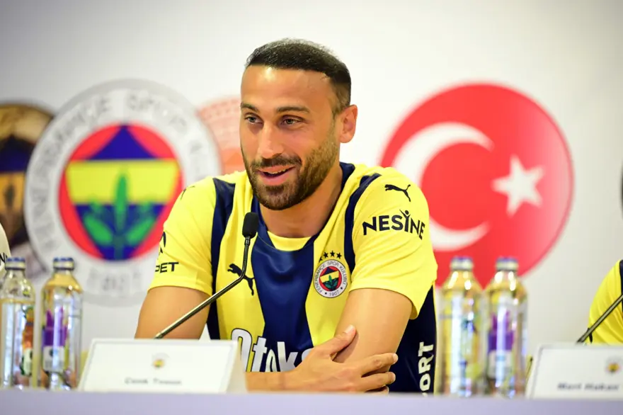 Fenerbahçe'de 5'i yeni transfer, 7 futbolcu için imza töreni düzenlendi 6 Fenerbahçe'de 5'i yeni transfer, 7 futbolcu için imza töreni düzenlendi 6