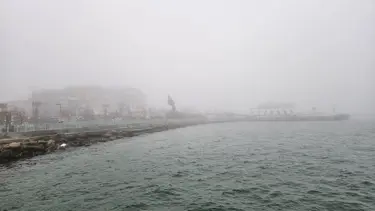 Çanakkale Boğazı sis nedeniyle transit gemilere kapatıldı