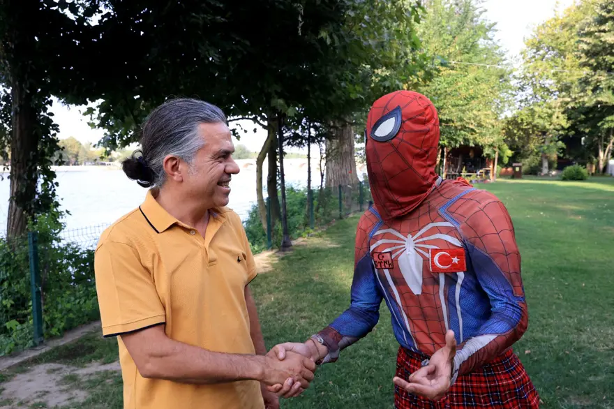 Türkiye'yi gezen yerli Spiderman'in 39. durağı Edirne oldu 15