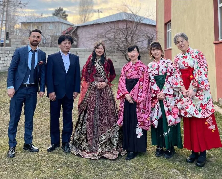 Japon geline Van usulü görkemli düğün 3 Japon geline Van usulü görkemli düğün 3