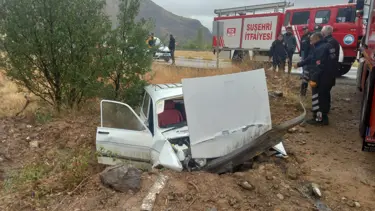 Sivas'ta otomobi şarampole devrildi: İki yaralı