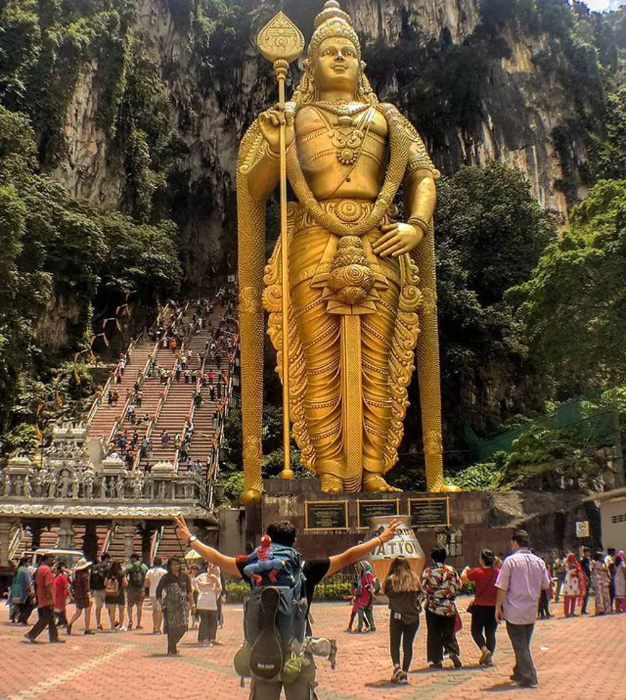 Türk gezgin Berkan Bilgiç bileklik satarak 40 ülke gezdi 19