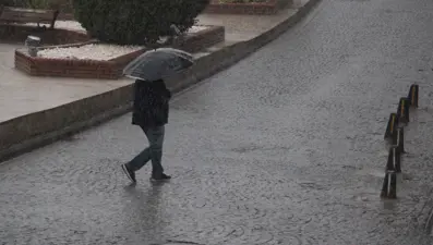 Meteoroloji'den kısa süreli sağanak yağış uyarısı