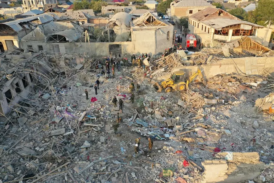 Ermenistan’ın Gence’ye füze saldırısının şiddeti gün ağarınca ortaya çıktı 16