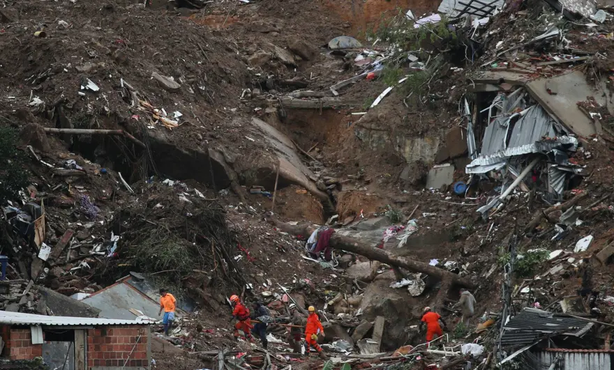 Brezilya’daki sel ve toprak kayması felaketinde can kaybı 171’e yükseldi 4 Brezilya’daki sel ve toprak kayması felaketinde can kaybı 171’e yükseldi 4
