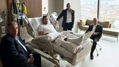 Aziz Yıldırım'dan Serhat Akın'a geçmiş olsun ziyareti