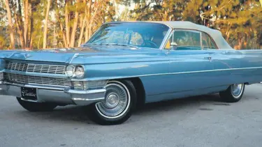 'Leman Hanım'ın Mavi Cadillac'ıyla aşk dolu bir yolculuk