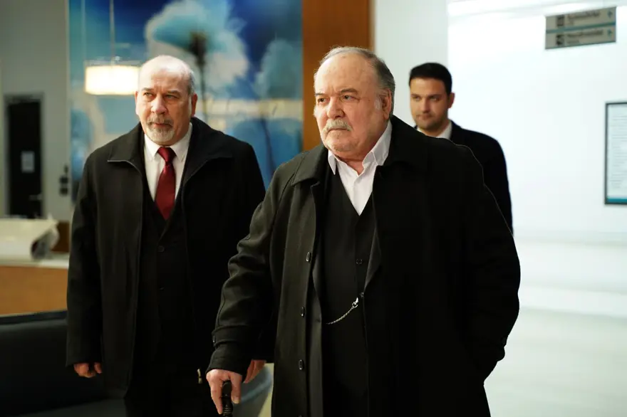 Sakla Beni'nin Kont Ziya'sı Yalı Çapkını'nda: Halis Korhan'la bir arada 2