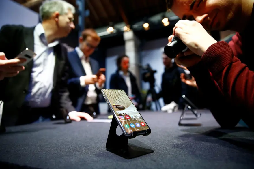 Samsung’un CEO’sundan katlanabilir telefon itirafı 16 Samsung’un CEO’sundan katlanabilir telefon itirafı 16