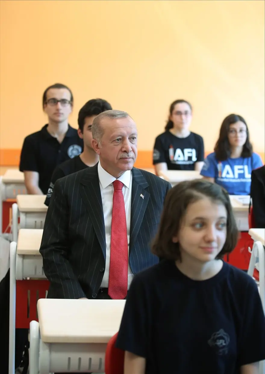 Cumhurbaşkanı Erdoğan: Ders müfredatlarını objektif bir anlayışla yeni baştan hazırladık 3 Cumhurbaşkanı Erdoğan: Ders müfredatlarını objektif bir anlayışla yeni baştan hazırladık 3