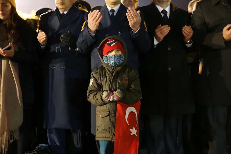 Çarşı iznine çıkan iki arkadaşın kaderi aynı oldu 13