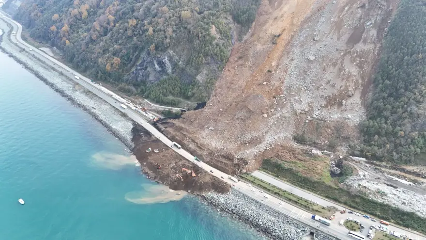 Artvin'de heyelan riski devam ediyor: Validen "Bugünkü yağışlara dikkat!" uyarısı 4
