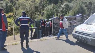 Ayvacık'ta devrilen panelvanda iki kişi yaralandı