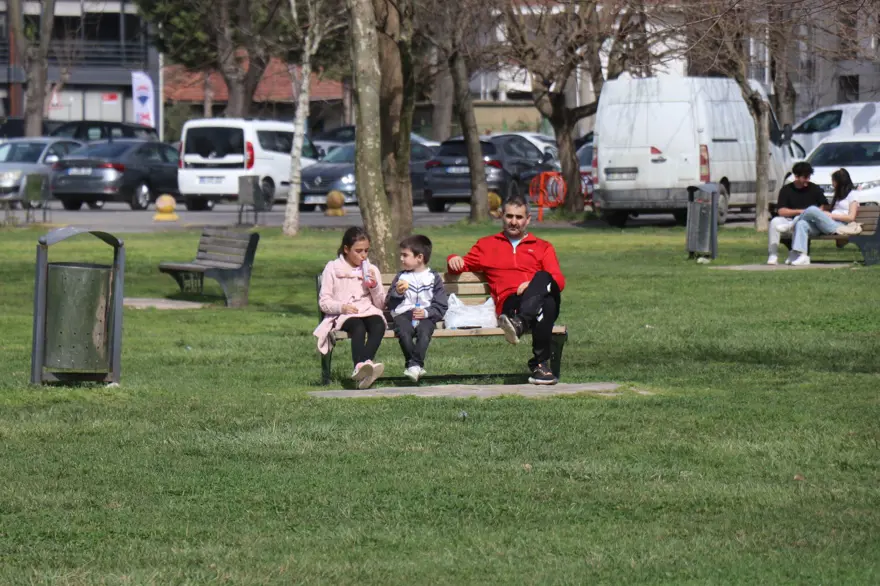 Sakarya'da Mart'ın ortasında yazdan kalma bir gün yaşanıyor 4