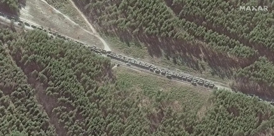 Putin’inyıkım ordusu: 64 kilometrelik konvoy Kiev sınırında durdu 1 Putin’inyıkım ordusu: 64 kilometrelik konvoy Kiev sınırında durdu 1