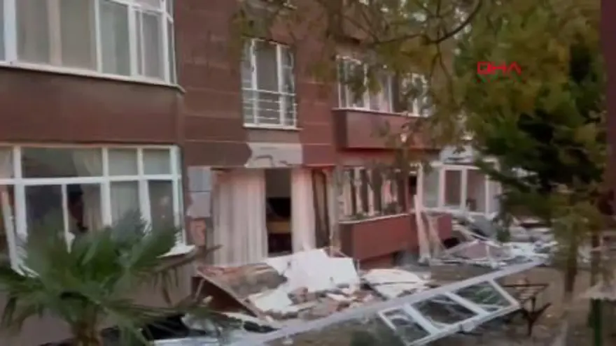 İstanbul'da 14 katlı binada patlama: 1 can kaybı, 3 yaralı 