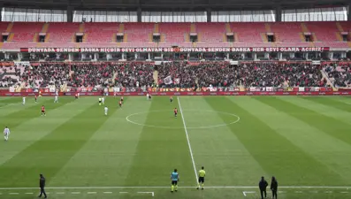 Eskişehirspor, Eskişehir Demirspor'u 6 golle geçti