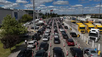 Sınır kapılarında kuyruk: Dönüş yolculuğu başladı