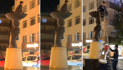 İddiayıkazandı ama mahsur kaldı: Heykele çıkan genci itfaiye kurtardı