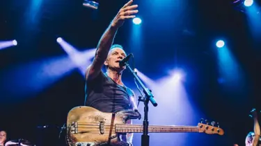 Sting ödülünü mültecilere bağışladı