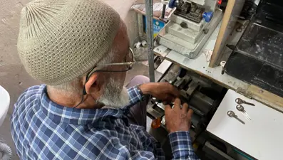 4 metrekarelik dükkana 28 yıl sığdırdı: "Burası bana saray gibi"