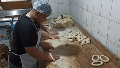 113 yıldır bir ilçenin simgesi: Tarihi taş fırın ve odun ateşinde pişiyor