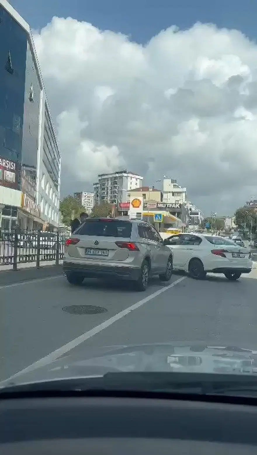 İstanbul'da trafikte bıçaklı saldırı 3 İstanbul'da trafikte bıçaklı saldırı 3
