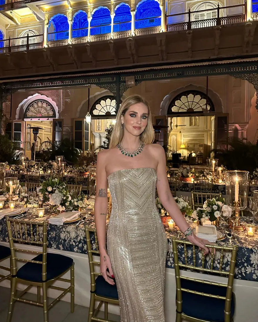 Yılbaşı  elbise önerileri: Işıltı ve gösterişi üst seviyede! 9
