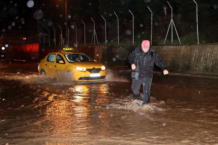 İzmir'de şiddetli yağış 6