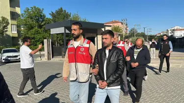 Emekli öğretmeni 25 milyon TL dolandırdılar