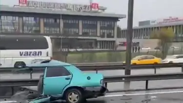 Kaza yapan araç ikiye bölündü, 2 kişi yaralandı